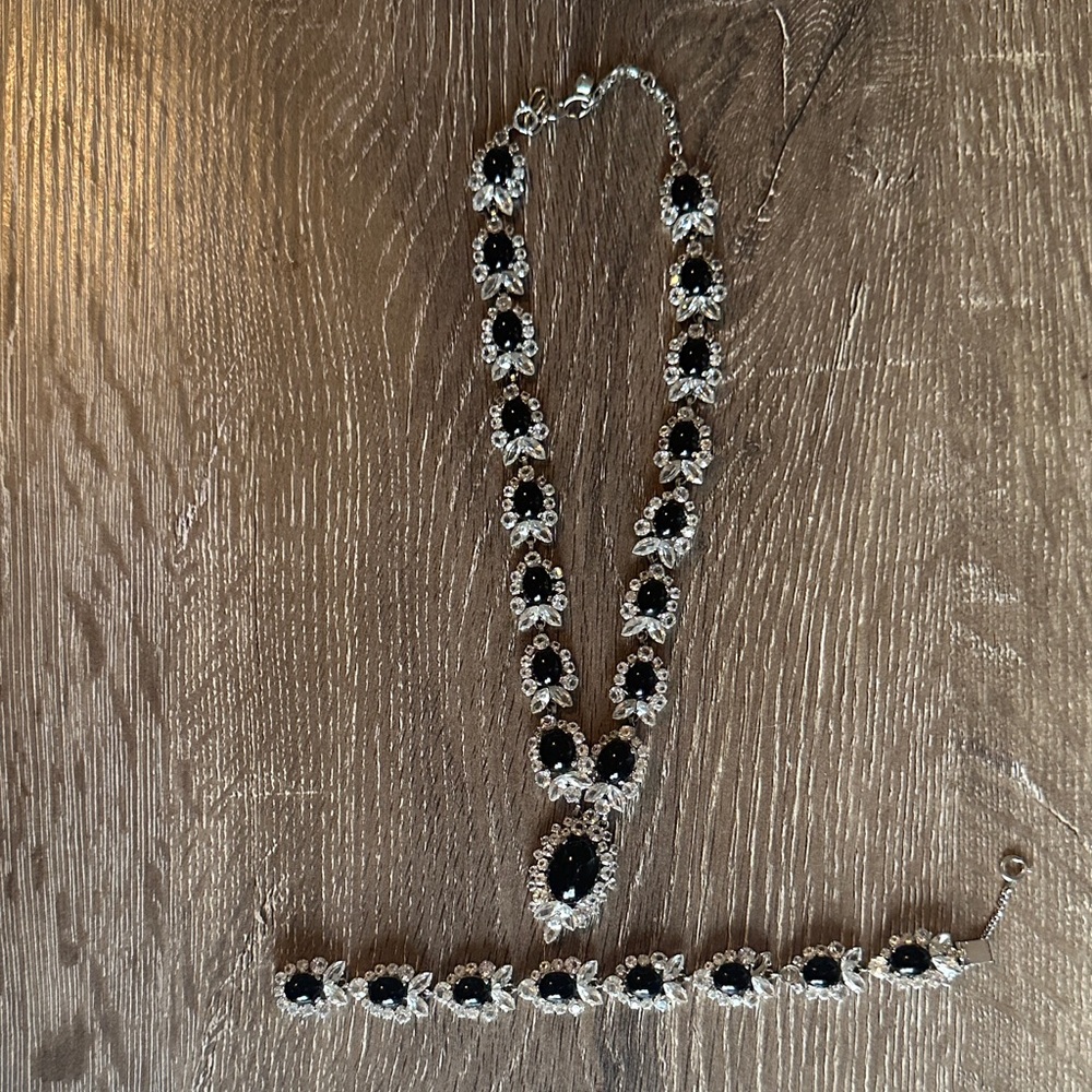 Elegant Black and Silver Jewelry Set